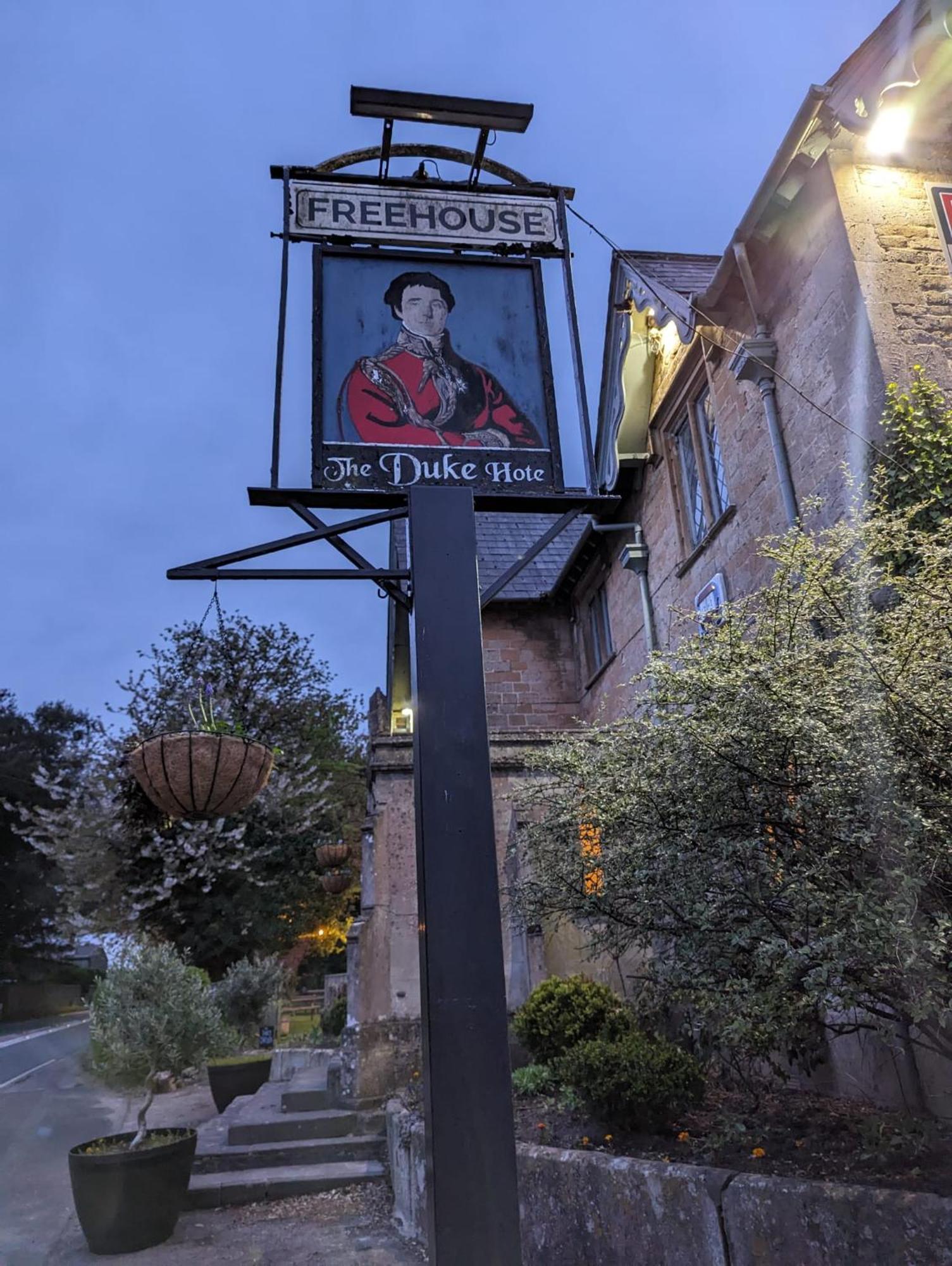 The Duke Hotel Hilmarton Eksteriør billede