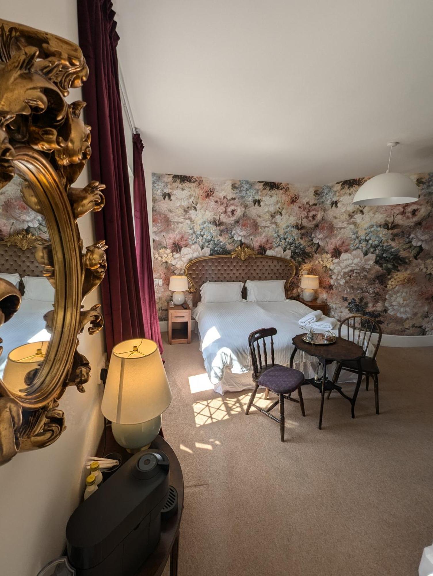 The Duke Hotel Hilmarton Eksteriør billede