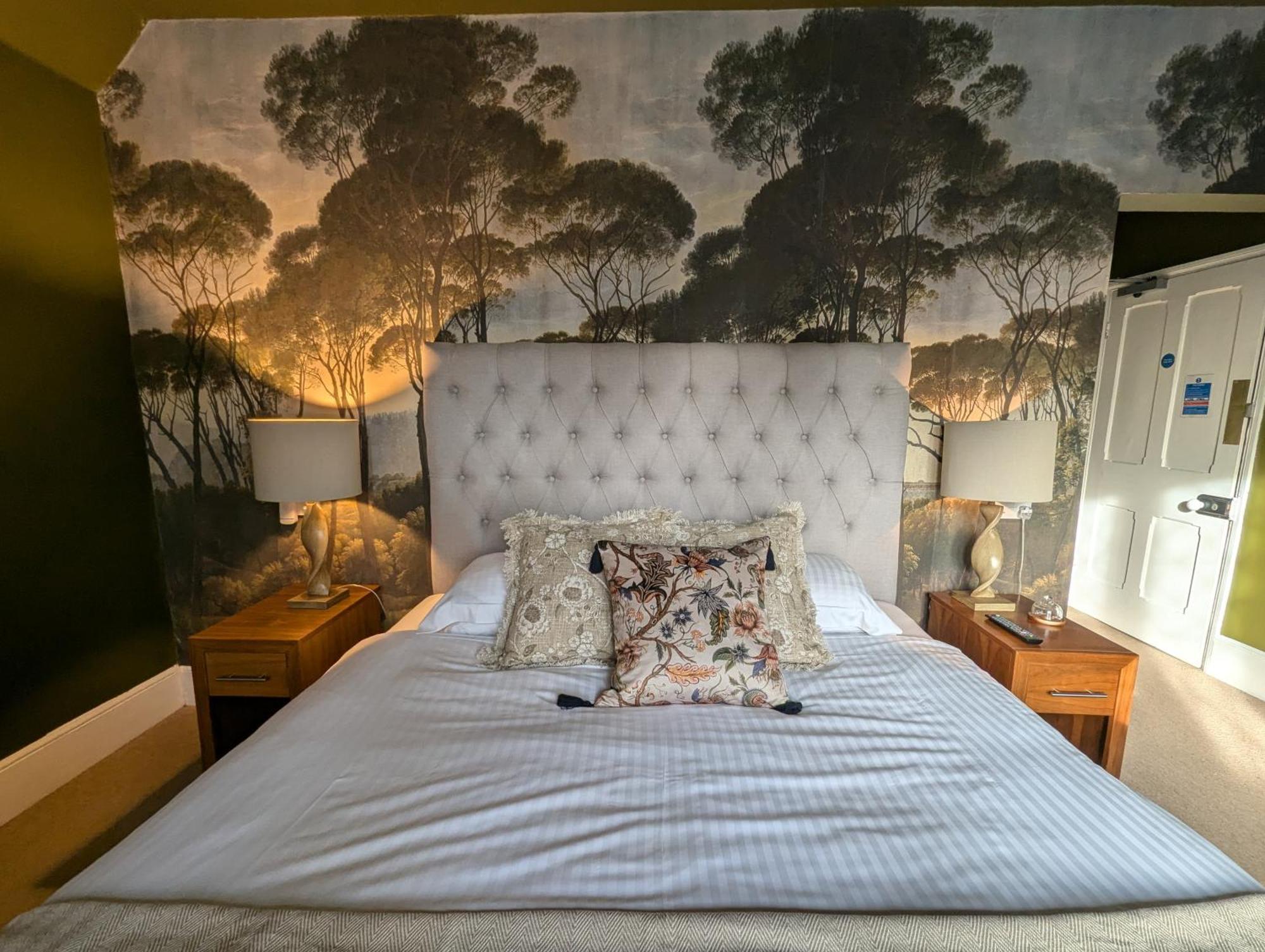 The Duke Hotel Hilmarton Eksteriør billede